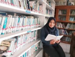 Ibu Lia, Pengelola Perpustakaan Taman Pamekar Kabandungan, Ucapkan Selamat Hari Kartini!