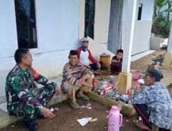 Komsos Dengan Warga, Babinsa Koramil juga Rutin Pantau Wilayah Binaan