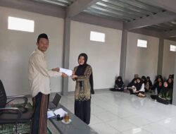 Kegiatan Pembagian Surat Kelulusan dan Pembahasan Kegiatan Akhir Semester PKBM Anggrek