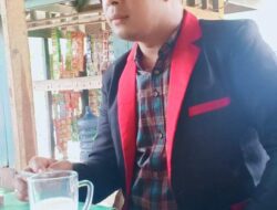 Topan Faqih SH. Selaku aktivis angkat bicara mengenai pembangunan MCK yang terletak di Desa Salapraya Kecamatan Jiput Kabupaten Pandeglang.