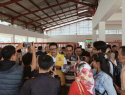 KUNJUNGAN KANG ASEP JAPAR DI PASAR CIBADAK DI SAMBUT HANGAT MASYARAKAT DAN PEDAGANG PASAR CIBADAK