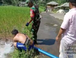 Babinsa Koramil 2205/ Kalapanunggal Laksanakan Program Pendampingan  Pompanisasi Pertanian