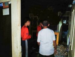 Kepala Desa Tugubandung Turut Bantu Padamkan Kebakaran Rumah Warga