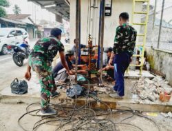 Satgas TMMD ke 121 Kodim 0622/Kab. Sukabumi menggarap sumur Bor dalam sasaran fisik di Desa Cicareuh Kec. Cikidang.