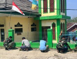 Menjelang perayaan HUT RI ke 79 Satgas TMMD ke 121 Kodim 0622/Kab. Sukabumi bersinergi dengan masyarakat membersihkan rumah Ibadah