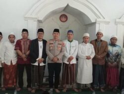 Kapolsek Pabuaran Berikan Pesan Kamtibmas Kepada Warga di Acara Tabligh Akbar Desa Sindangheula