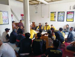 H. Asep Japar Ngopi Bareng Relawan di Kecamatan Parungkuda