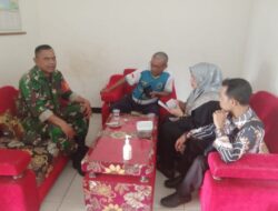 Babinsa Desa Walangsari Kecamatan Kalapanunggal Jalin Komunikasi Dengan Staf Desa dan warga nya