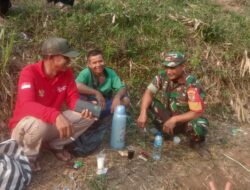 Babinsa Koramil 2205/Kalapanunggal, Aktif Lakukan Komsos dengan Kelompok Tani