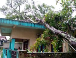 Hujan Disertai Angin Puting Beliung Menghantam Cibereum, Beberapa Rumah Warga Rusak