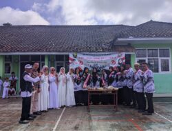 DEWAN GURU BESERTA JAJARAN GURU DAN JAJARAN KOMITE SDN PASIR WALANG MEMPERINGATI HUT PGRI KE 79 SEKALIGUS HARI GURU NASIONAL 2024