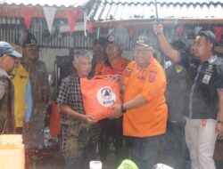 TINJAU PENYALURAN BANTUAN UNTUK MASYARAKAT TERDAMPAK, BUPATI” SUPAYA TERDISTRIBUSIKAN MERATA”