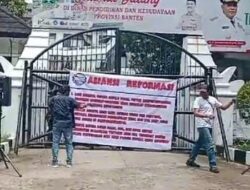 Aliansi Reformasi Banten Geruduk Kantor Dinas Pendidikan dan Kebudayaan Provinsi Banten
