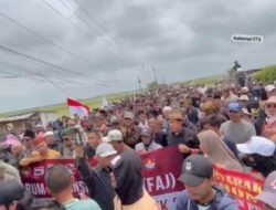 Ribuan warga menolakPSN PIK 2 di Desa Muncung Kecamatan Kronjo Kab Tangerang Provinsi Banten