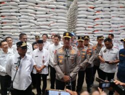 Kapolda Banten Bersama Gubernur Pantau Sembako di Pasar Rau dan Cek Stok Beras Bulog