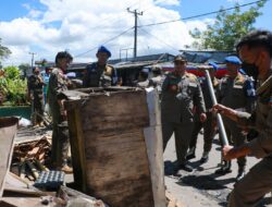 Satpol PP Kabupaten Serang Bongkar Puluhan Lapak PKL Pasar Ciherang Cikande