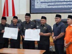 BUPATI BERSAMA WAKIL BUPATI SUKABUMI HADIRI RAPAT PARIPURNA DPRD, BAHAS SEJUMLAH RAPERDA