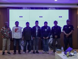 Puluhan massa yang tergabung dalam Aliansi Serang Utara (AL-SERUT) Provinsi Banten menggelar aksi unjuk rasa di depan Kantor Gubernur dan DPRD Provinsi Banten