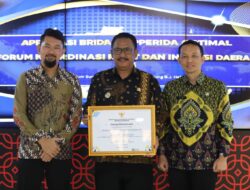TERIMA APRESIASI BRIDA/BAPPERIDA OPTIMAL TAHUN 2025, BUPATI” MOTIVASI PERKUAT KOLABORASI RISET DAN INOVASI”