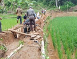 PROYEK PENGERJAAN IRIGASI TIDAK ADA PAPAN IMPORMASI PUBLIK DIDUGA PROGRAM SILUMAN PERLU DI AUDIT