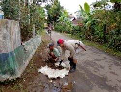 Antusias warga Kampung Cirahong RT 08 RW 03 Desa Walangsari sangat tinggi dalam melaksanakan kegiatan Jumsih (Jum’at Bersih)