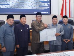 Dewan Perwakilan Rakyat Daerah (DPRD) Kabupaten Sukabumi melaksanakan Rapat Paripurna ke-40 Tahun Sidang 2025, bertempat di Ruang Rapat Utama DPRD Kabupaten Sukabumi, Rabu (12/11/2025)