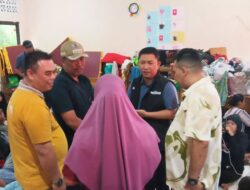 TINJAU KONDISI WARGA DI LOKASI GERUSAN SUNGAI CIDADAP, WABUP PASTIKAN KEBUTUHAN DASAR TERPENUHI