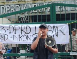 ALIANSI MAHASISWA & MASYARAKAT MENGGUGAT MENGASKAN KINERJA DPRD LEBAK YANG MASIH INKONSISTEN DALAM PENGAWASAN