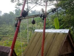 Tiang PLN di Girimukti Cilograng Ambruk, Akses Listrik Warga Padam Total