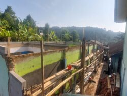 PROYEK REVITALISASI SMP ISLAM CIHERANG SENILAI RP1,5 MILIAR DISOROT, DIDUGA GUNAKAN BESI BEKAS BERKARAT DAN ABAIKAN K3